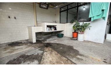 Casa de dos pisos con apartamentos en venta Barrio El Recreo Palmira