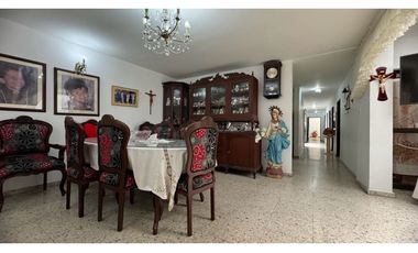Casa de dos pisos con apartamentos en venta Barrio El Recreo Palmira