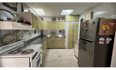 Casa de dos pisos con apartamentos en venta Barrio El Recreo Palmira