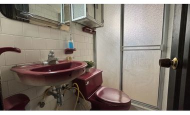 Casa de dos pisos con apartamentos en venta Barrio El Recreo Palmira