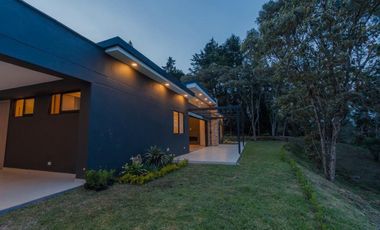 VENTA DE CASA CAMPESTRE MODERNA CERCA AL TÚNEL DE ORIENTE EN RIONEGRO