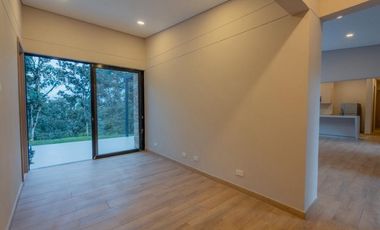 VENTA DE CASA CAMPESTRE MODERNA CERCA AL TÚNEL DE ORIENTE EN RIONEGRO