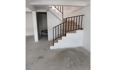 Vendo hermosa casa esquinera para renta en Villamaria caldas