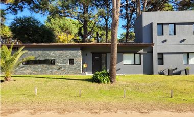 Casa en Venta - Lomas de Valeria - Moderna - Ideal Vivienda