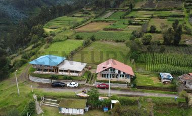 En venta propiedad hotelera en la montaña. Sector San Pablo del Lago