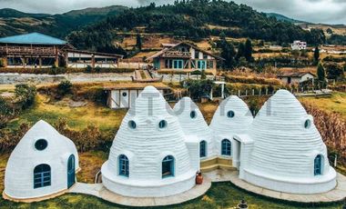 En venta propiedad hotelera en la montaña. Sector San Pablo del Lago