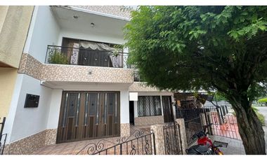 Casa bifamiliar de dos pisos en venta Barrio Zamorano Palmira Valle