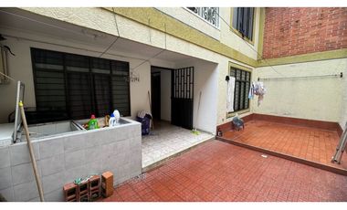 Casa bifamiliar de dos pisos en venta Barrio Zamorano Palmira Valle