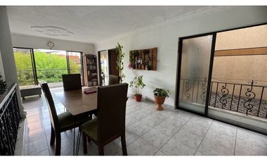 Casa bifamiliar de dos pisos en venta Barrio Zamorano Palmira Valle