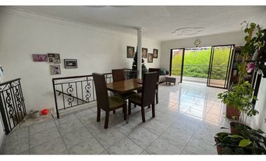 Casa bifamiliar de dos pisos en venta Barrio Zamorano Palmira Valle