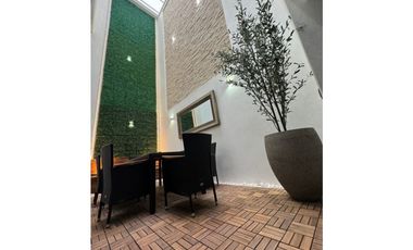 Venta de Residencia de lujo con alberca en Fracc. Jade, Zona Plateada