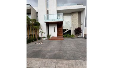 Venta de Residencia de lujo con alberca en Fracc. Jade, Zona Plateada