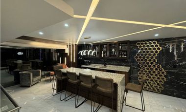 Venta de Residencia de lujo con alberca en Fracc. Jade, Zona Plateada