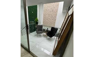 Venta de Residencia de lujo con alberca en Fracc. Jade, Zona Plateada