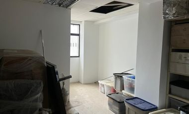 VENTA EDIFICIO ESQUINERO COMERCIAL EN MANTA (JLR)