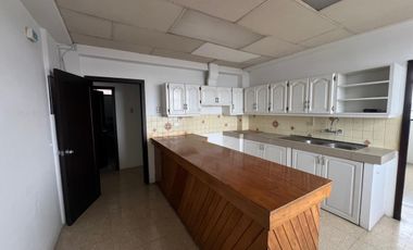 VENTA EDIFICIO ESQUINERO COMERCIAL EN MANTA (JLR)