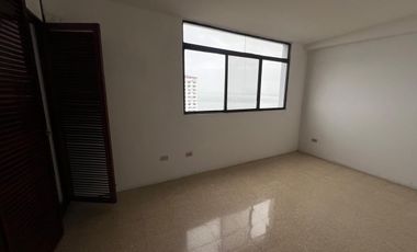 VENTA EDIFICIO ESQUINERO COMERCIAL EN MANTA (JLR)