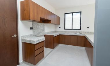 CASA EN VENTA EN MÉRIDA , PRIVADA  NADIRA MOD. DOM 20
