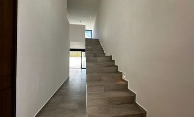 CASA EN VENTA EN PRIVADA TAMORA, CONKAL.