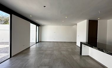 CASA EN VENTA EN PRIVADA TAMORA, CONKAL.