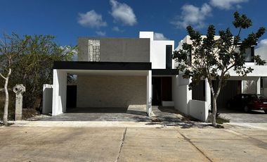 CASA EN VENTA EN PRIVADA TAMORA, CONKAL.