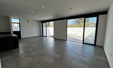 CASA EN VENTA EN PRIVADA TAMORA, CONKAL.