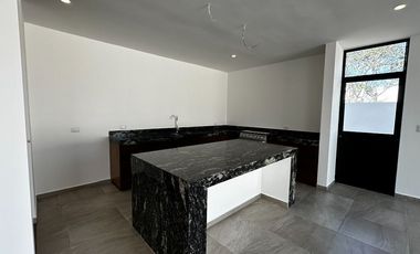 CASA EN VENTA EN PRIVADA TAMORA, CONKAL.