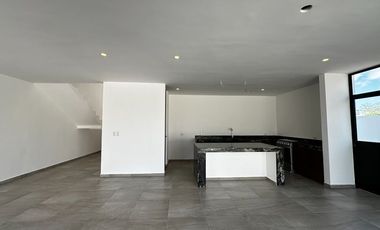 CASA EN VENTA EN PRIVADA TAMORA, CONKAL.