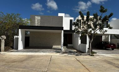 CASA EN VENTA EN PRIVADA TAMORA, CONKAL.