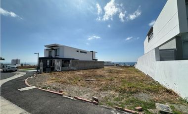 TERRENO EN URBANIZACIÓN MARINA BLUE, SUR DE MANTA