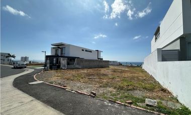 TERRENO EN URBANIZACIÓN MARINA BLUE, SUR DE MANTA