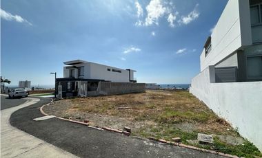 TERRENO EN URBANIZACIÓN MARINA BLUE, SUR DE MANTA