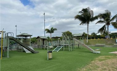 TERRENO EN PRIMERA LNEA AL MAR DE 1.000 M2, EN URB MARINA BLUE, MANTA