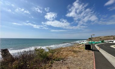 TERRENO EN PRIMERA LNEA AL MAR DE 1.000 M2, EN URB MARINA BLUE, MANTA