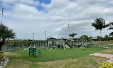 TERRENO EN PRIMERA LNEA AL MAR DE 1.000 M2, EN URB MARINA BLUE, MANTA