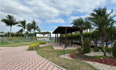 TERRENO EN PRIMERA LNEA AL MAR DE 1.000 M2, EN URB MARINA BLUE, MANTA