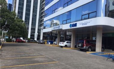 Se alquila excelente oficina con hermosa vista en Av. Balboa. (AA)