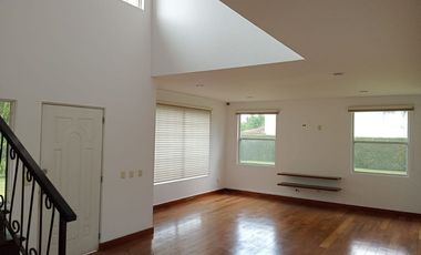 Excelente casa cerca de Santa Fe