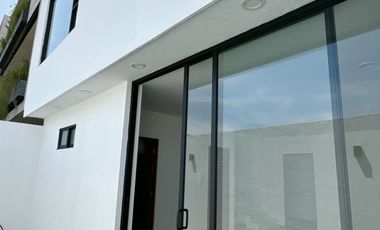 ¡Tu Hogar de Ensueño en Fraccionamiento Aqua 3 Lago Esmeralda!