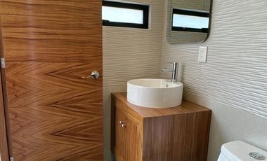 ¡Tu Hogar de Ensueño en Fraccionamiento Aqua 3 Lago Esmeralda!