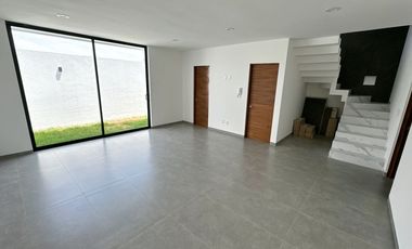 ¡Tu Hogar de Ensueño en Fraccionamiento Aqua 3 Lago Esmeralda!