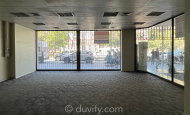 Local Comercial en Arriendo en Calle Agustinas entre Teatinos y Morandé (Plaza de La Constitución)
