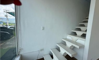 ALQUILER LOCAL COMERCIAL EN PRESTIGIOSO COMPLEJO DEPORTIVO