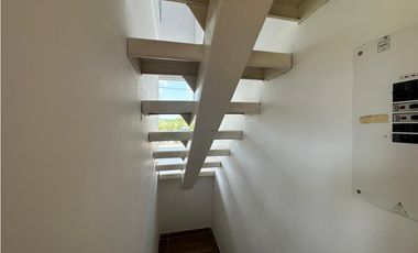 ALQUILER LOCAL COMERCIAL EN PRESTIGIOSO COMPLEJO DEPORTIVO