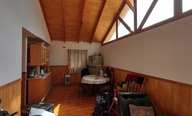 AMPLIA CASA ESQUINA, IDEAL PARA COMERCIO. METRO PEDREROS