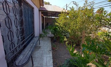 AMPLIA CASA ESQUINA, IDEAL PARA COMERCIO. METRO PEDREROS