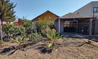 AMPLIA CASA ESQUINA, IDEAL PARA COMERCIO. METRO PEDREROS