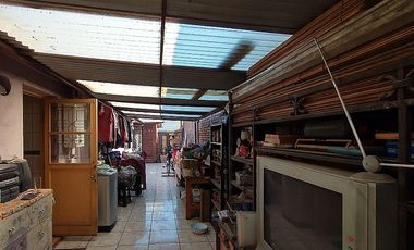 AMPLIA CASA ESQUINA, IDEAL PARA COMERCIO. METRO PEDREROS