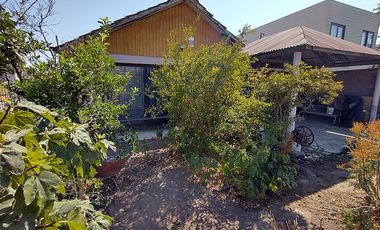 AMPLIA CASA ESQUINA, IDEAL PARA COMERCIO. METRO PEDREROS