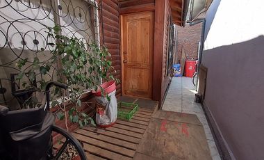 AMPLIA CASA ESQUINA, IDEAL PARA COMERCIO. METRO PEDREROS